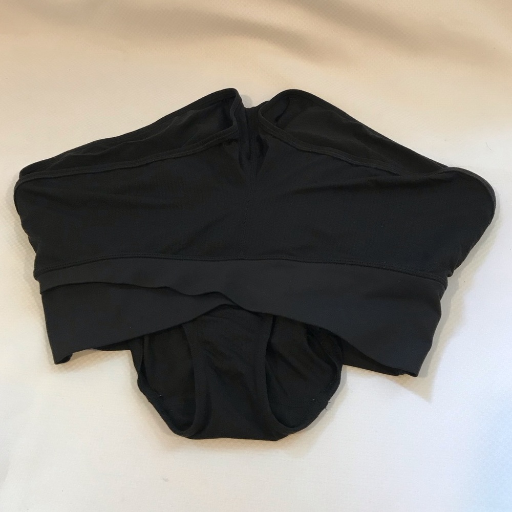 Lululemon Lined Short ( Size 4 Missing Dot Size) … - image 4